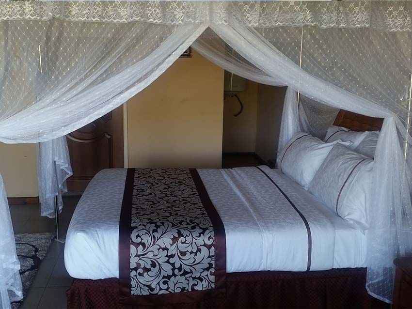 http://kutachika.com/wp-content/uploads/2016/07/Royal-Kutachika-Presidential-Suite-Zambia.jpg